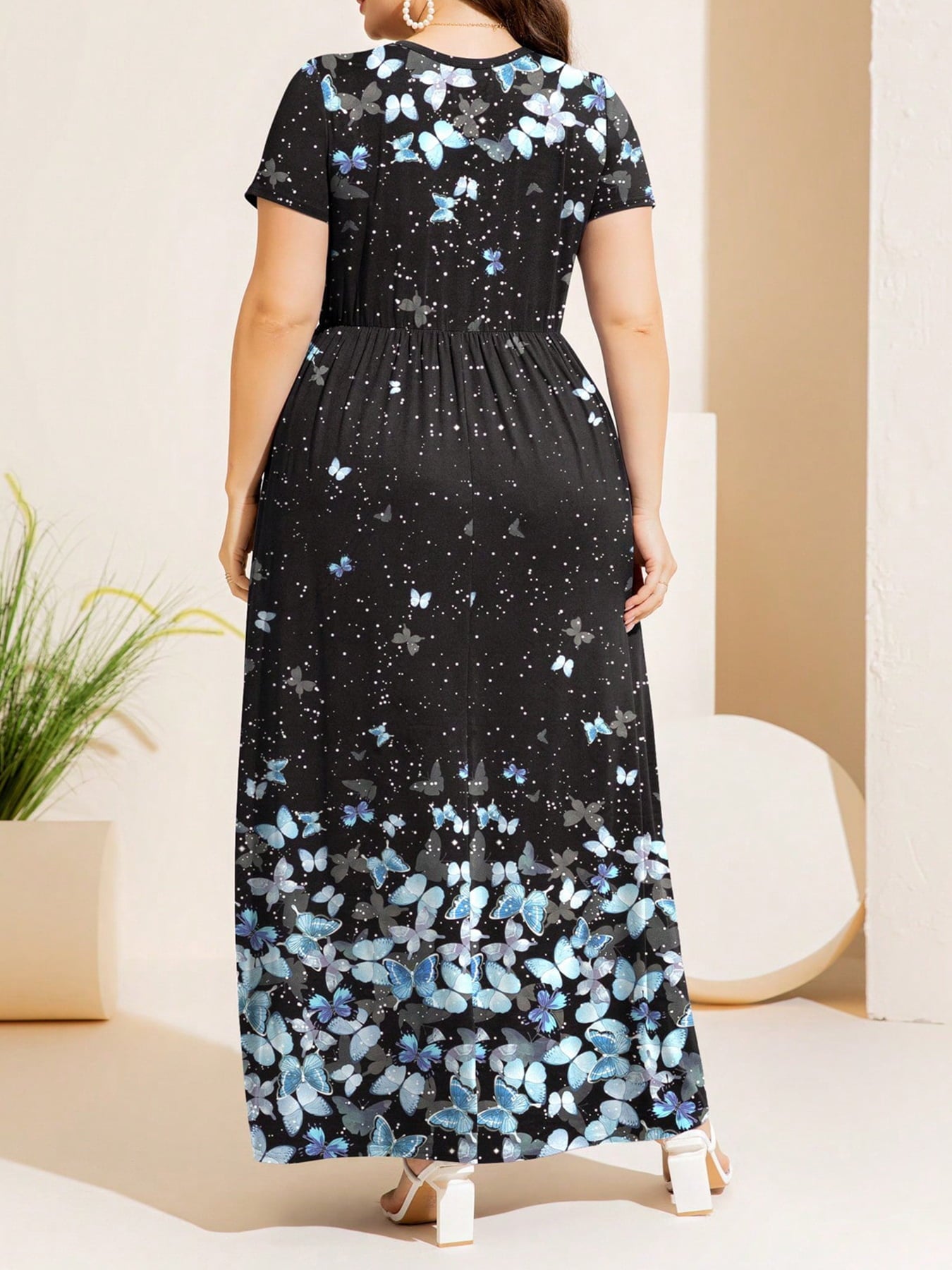 Plus Size Printed Round Neck Short Sleeve Maxi Dress Eromxe